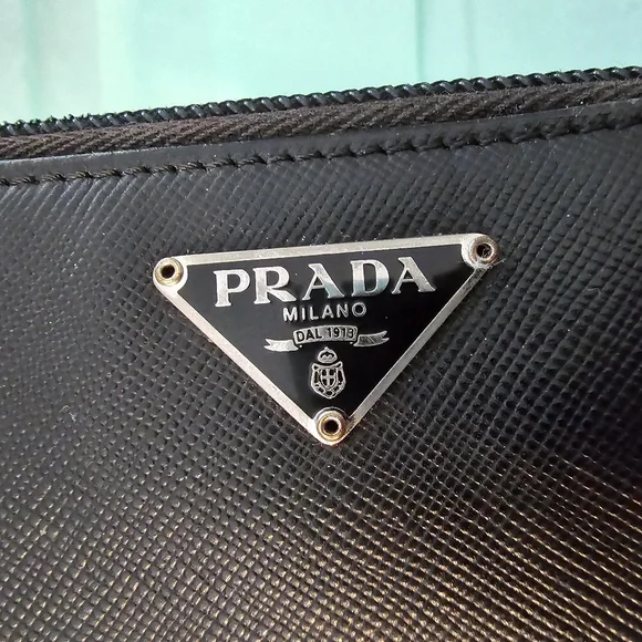 Prada Saffiano leather black zip around wallet - Picture 6 of 13